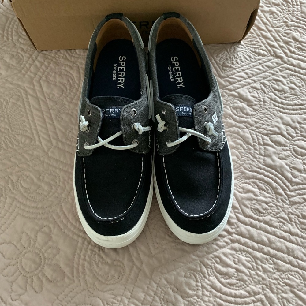 Sperry  topsiders - almost new 9.5
